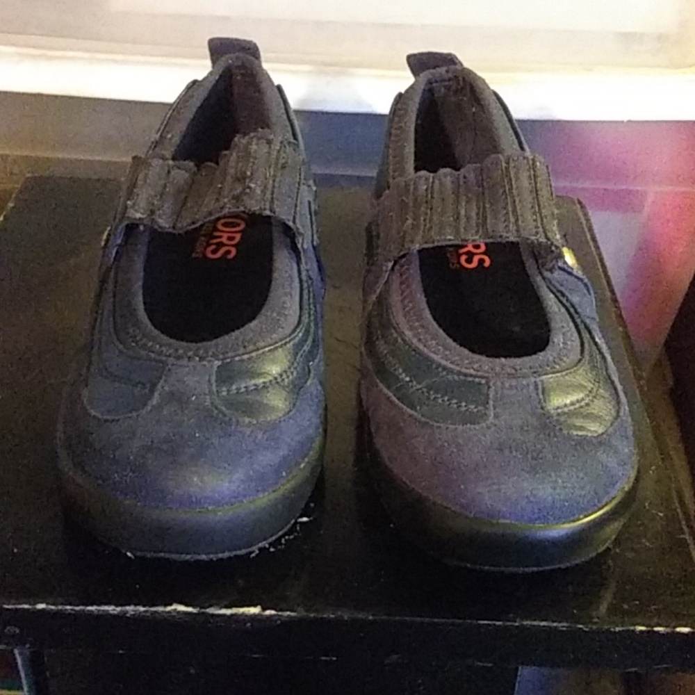 Girls shoes